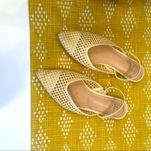 Pull on wicker flats